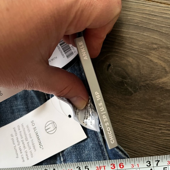 So slimming Chicos dark blue denim flowered NWT - Picture 5 of 11